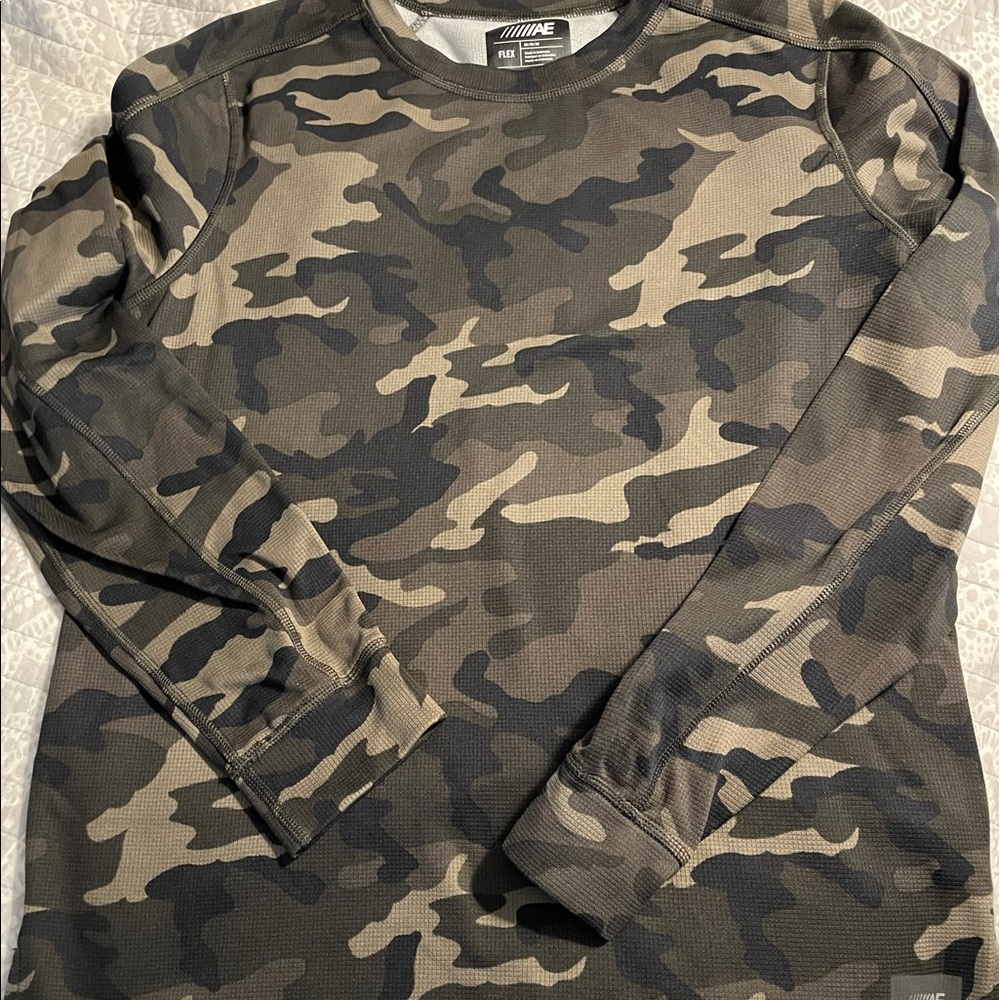 Men’s AE camo long sleeve. In great  condition